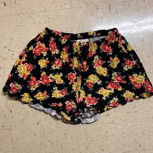 Flower Patterned Ruffle Shorts